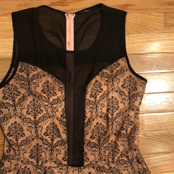 Salmon and black mesh romper. - Picture 2 of 8